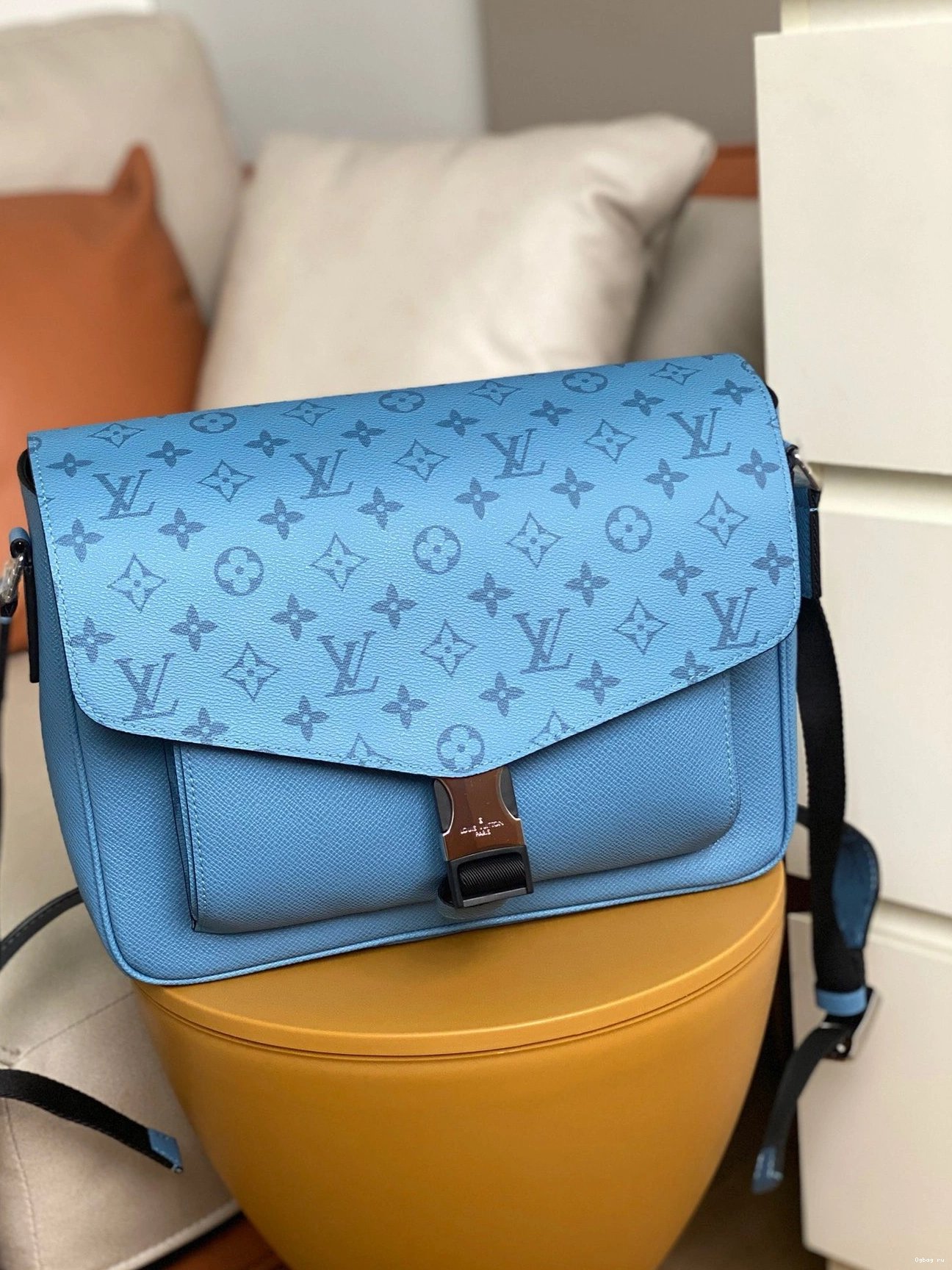 NEW MESSENGER LOUIS VUITTON 0821